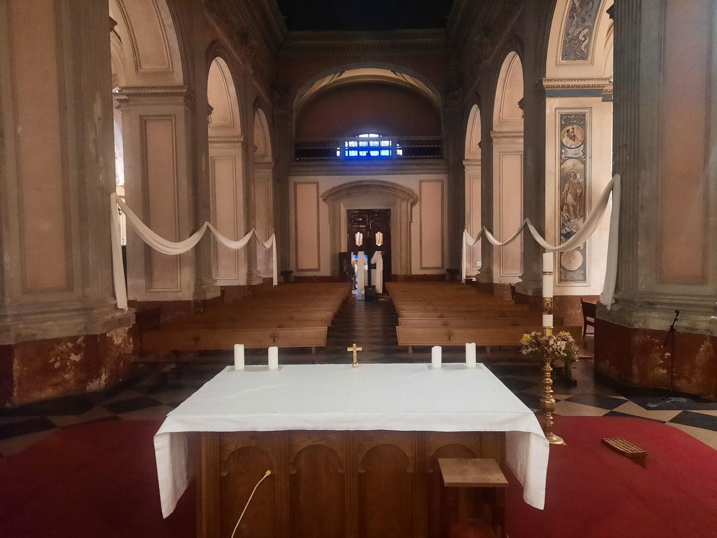 Nave central de la iglesia del Temple vista desde el presbiterio